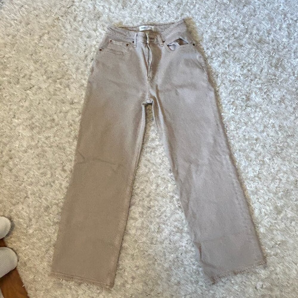 Abercrombie Tan 90's Relaxed Jean High Rise Size 27/4, Short